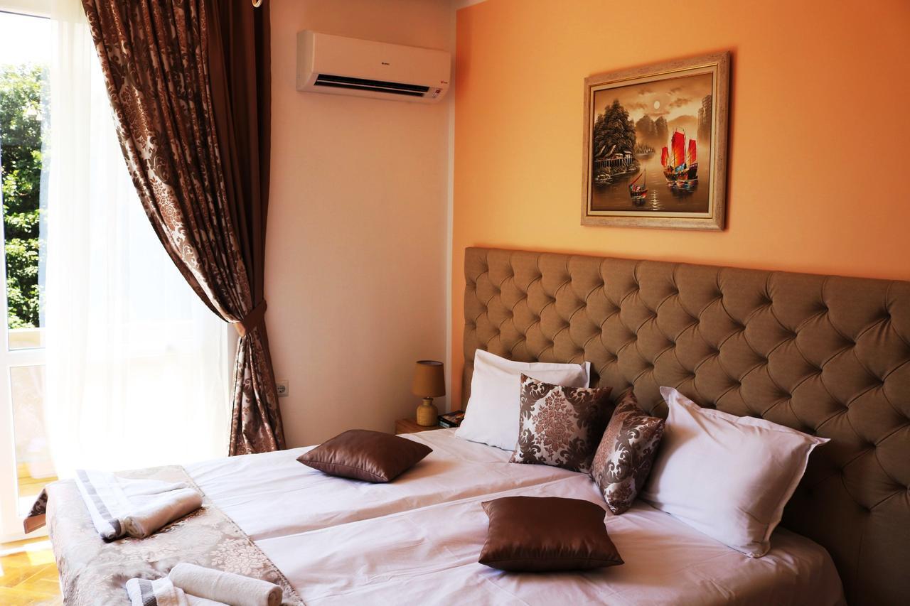 Sea Port Celebrity Apartment - Lets4Holiday Varna Exterior photo