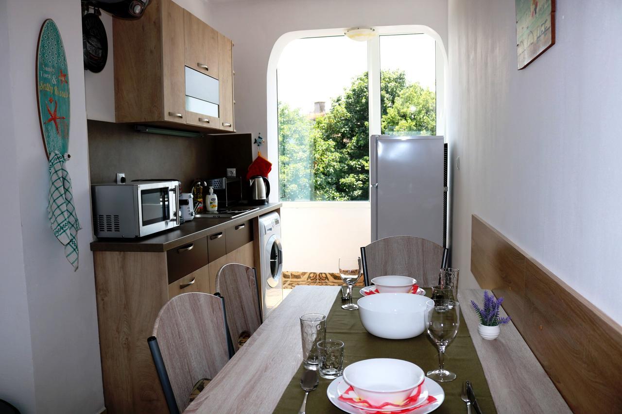 Sea Port Celebrity Apartment - Lets4Holiday Varna Exterior photo