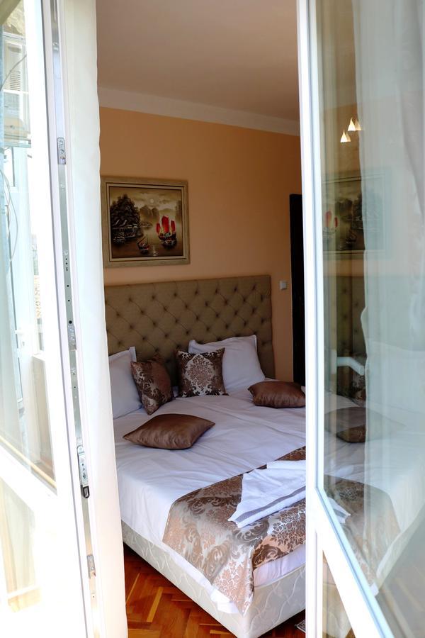 Sea Port Celebrity Apartment - Lets4Holiday Varna Exterior photo