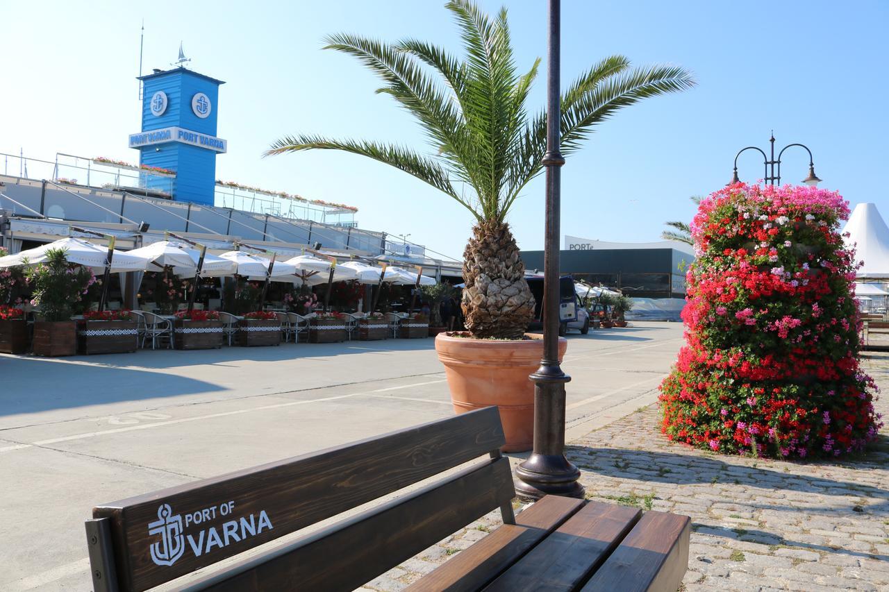 Sea Port Celebrity Apartment - Lets4Holiday Varna Exterior photo